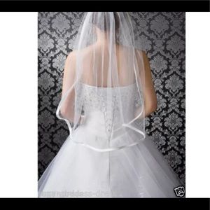 New beautiful elbow length wedding veil
